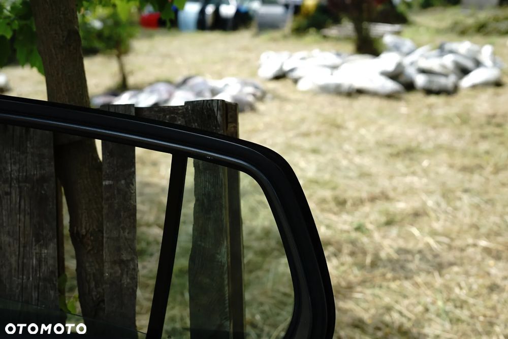 Drzwi tył tylne prawe VW Golf V 5d HB LA7T - 13