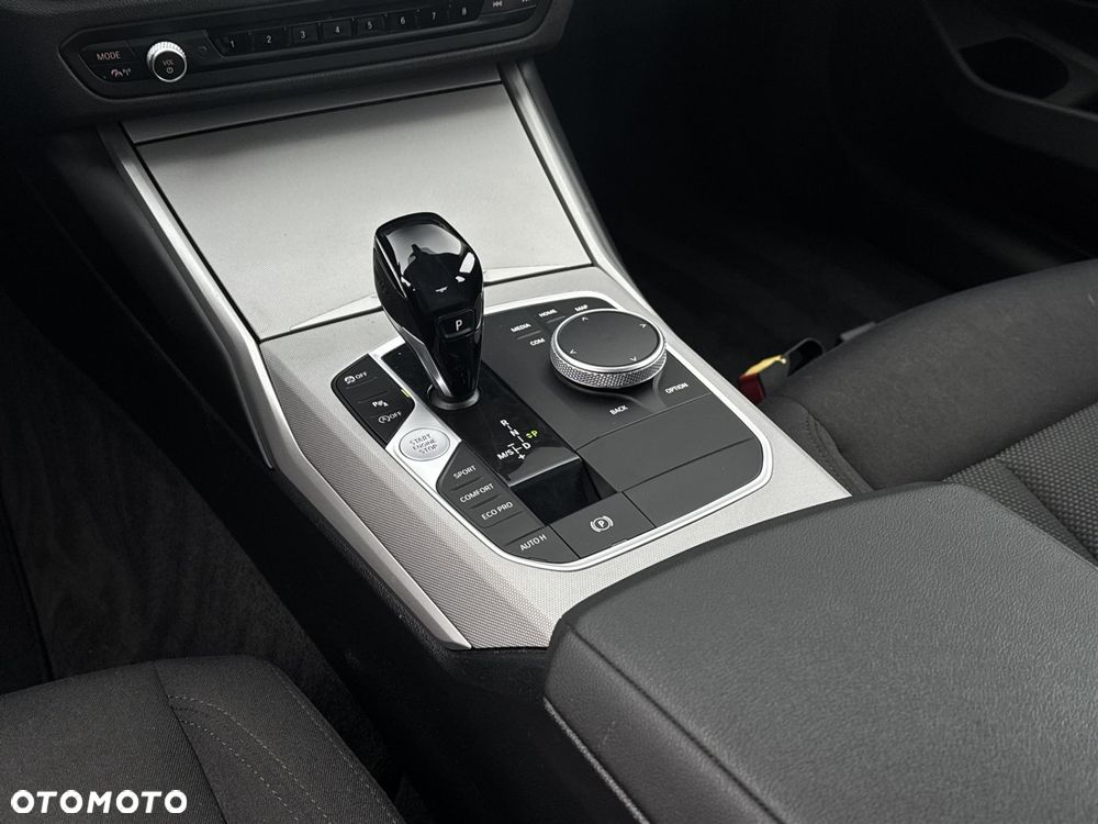 BMW Seria 3 318i - 16