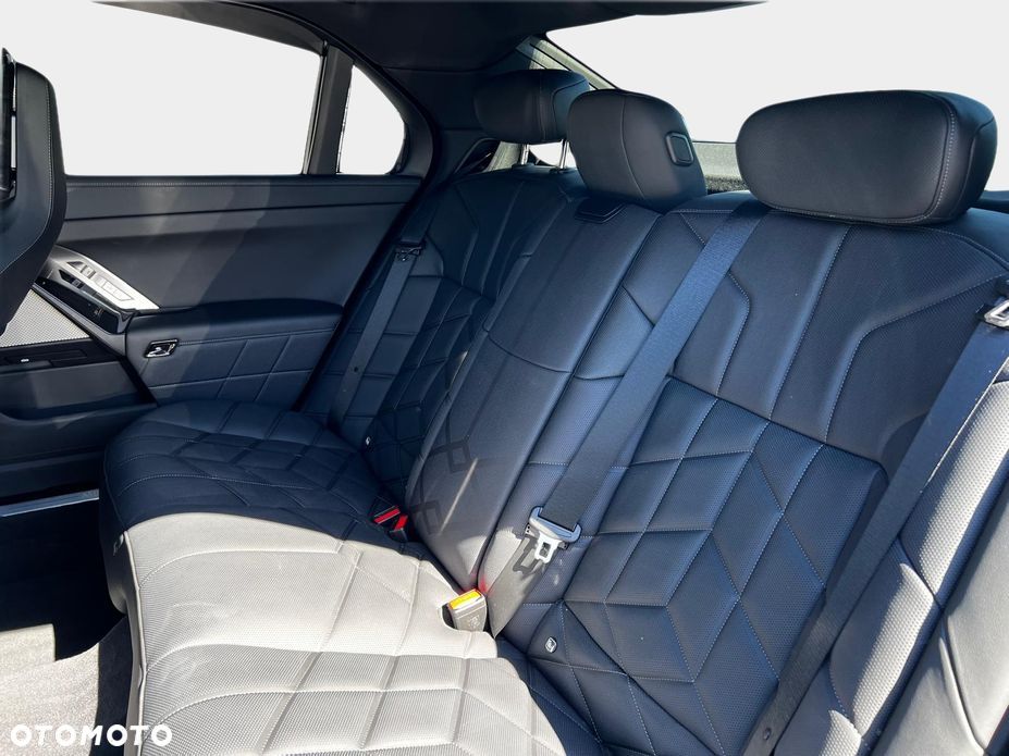 BMW Seria 7 740d xDrive mHEV sport - 24