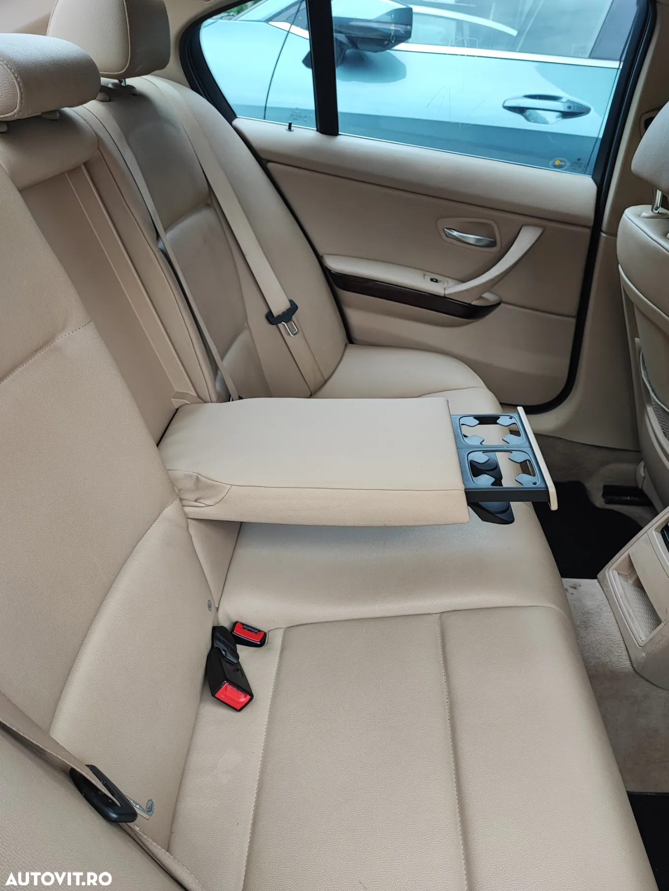 BMW Seria 3 320d EfficientDynamics Edition - 27