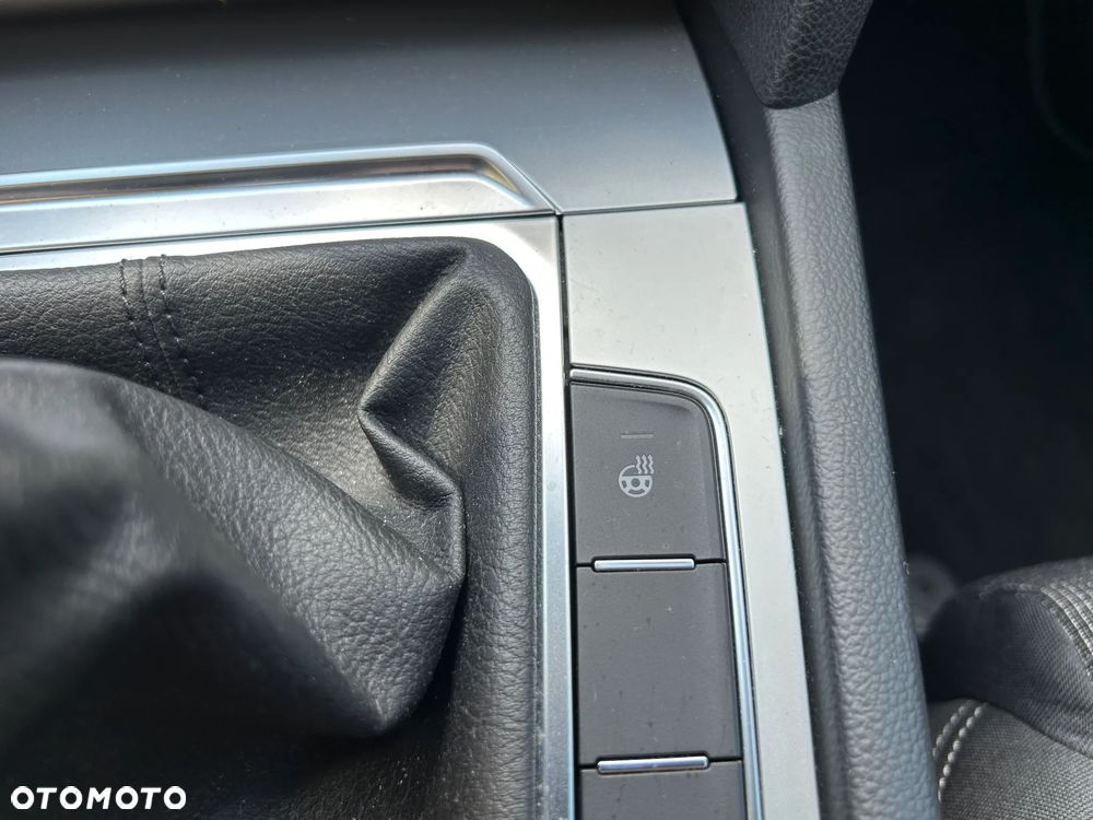 Volkswagen Passat Variant 2.0 TDI SCR Comfortline - 24