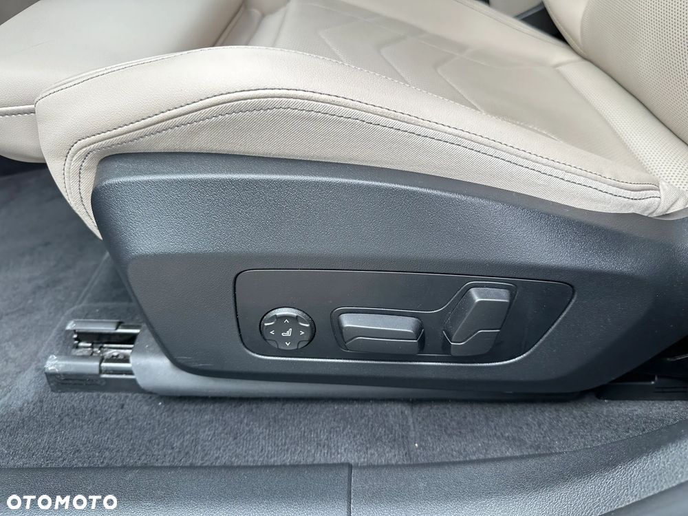 BMW iX2 eDrive20 66.5kWh M Sport - 11