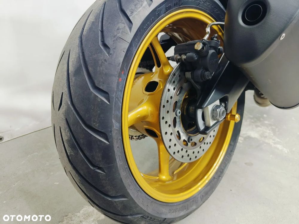 Yamaha FZ8 - 12