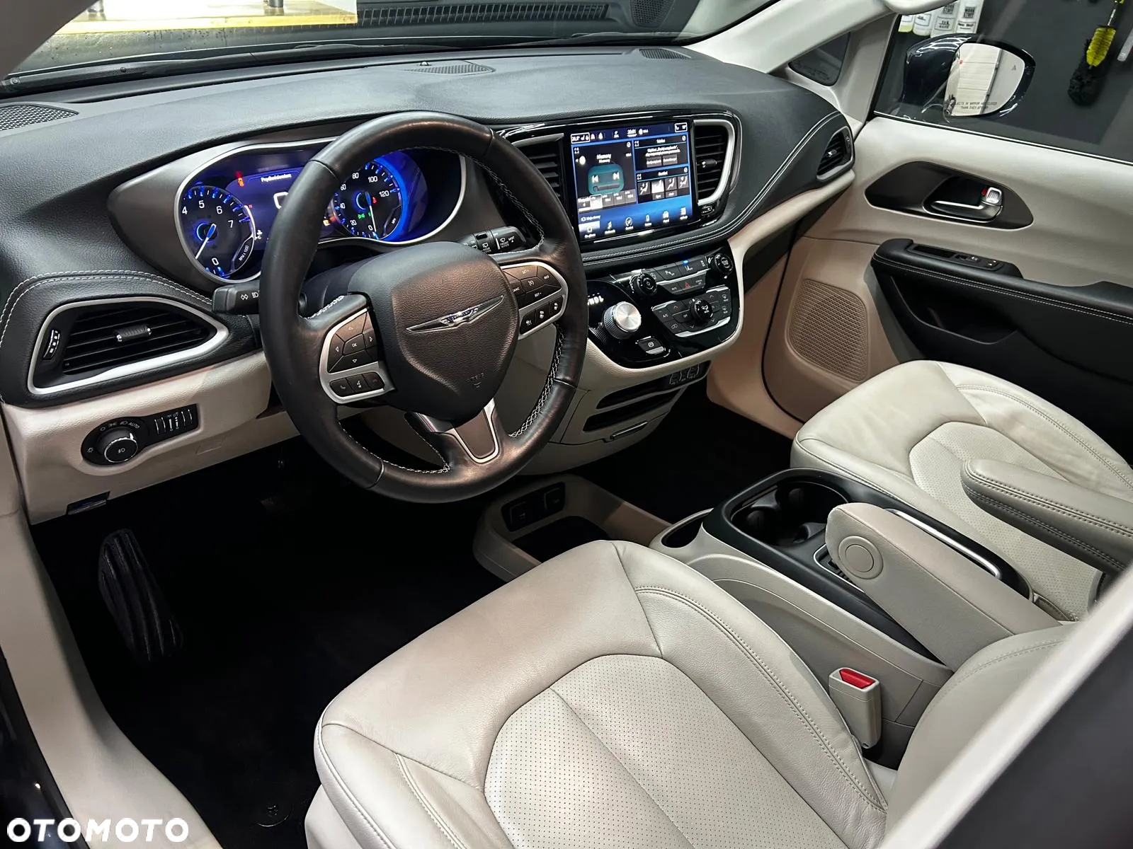 Chrysler Pacifica - 21
