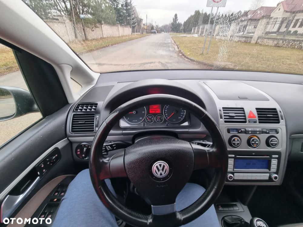 Volkswagen Touran 2.0 TDI Highline - 28