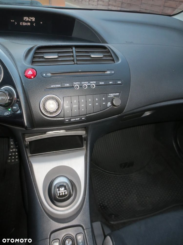 Honda Civic 1.8 Comfort - 13