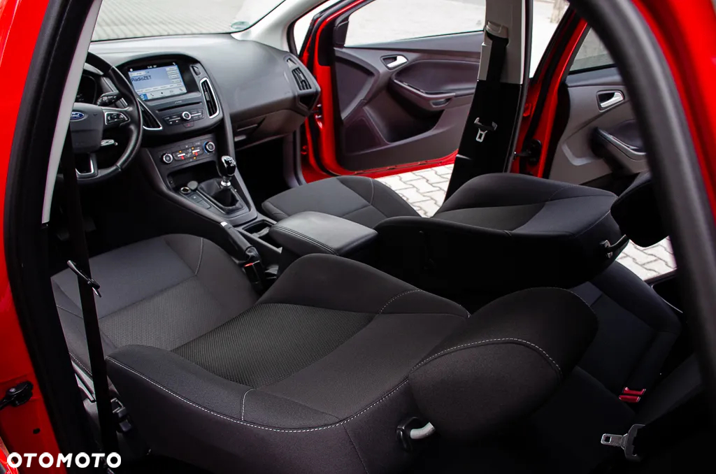 Ford Focus 1.5 EcoBlue Start-Stopp-System TITANIUM - 32