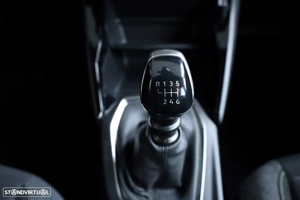 Peugeot 2008 1.2 PureTech Active - 19