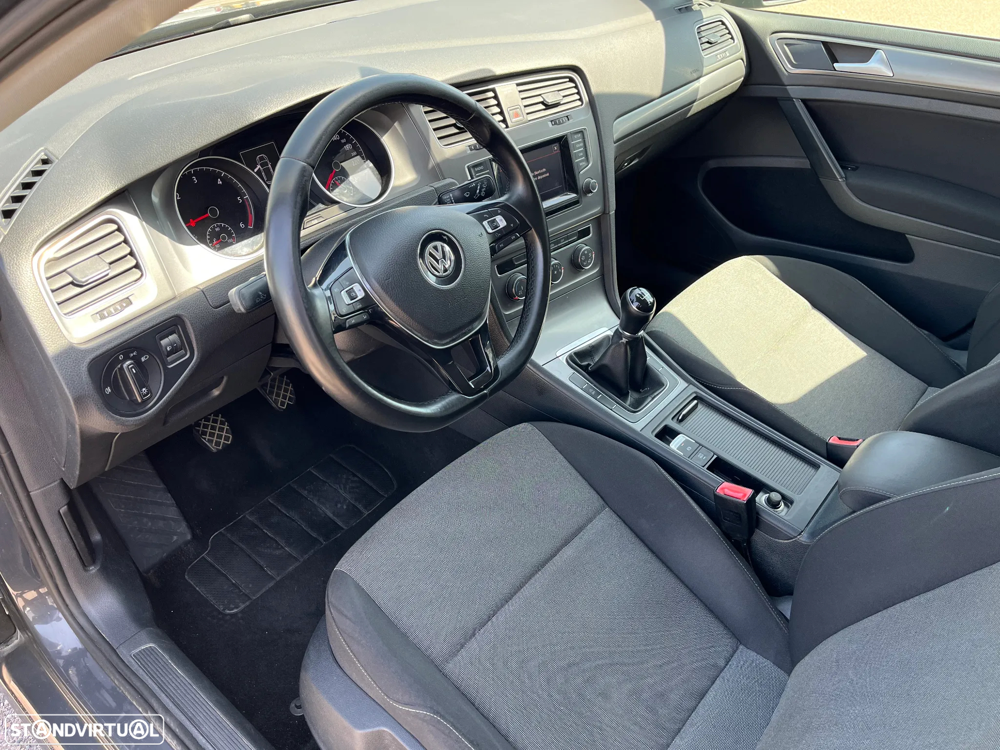 VW Golf 1.6 TDi BlueMotion Confortline - 16
