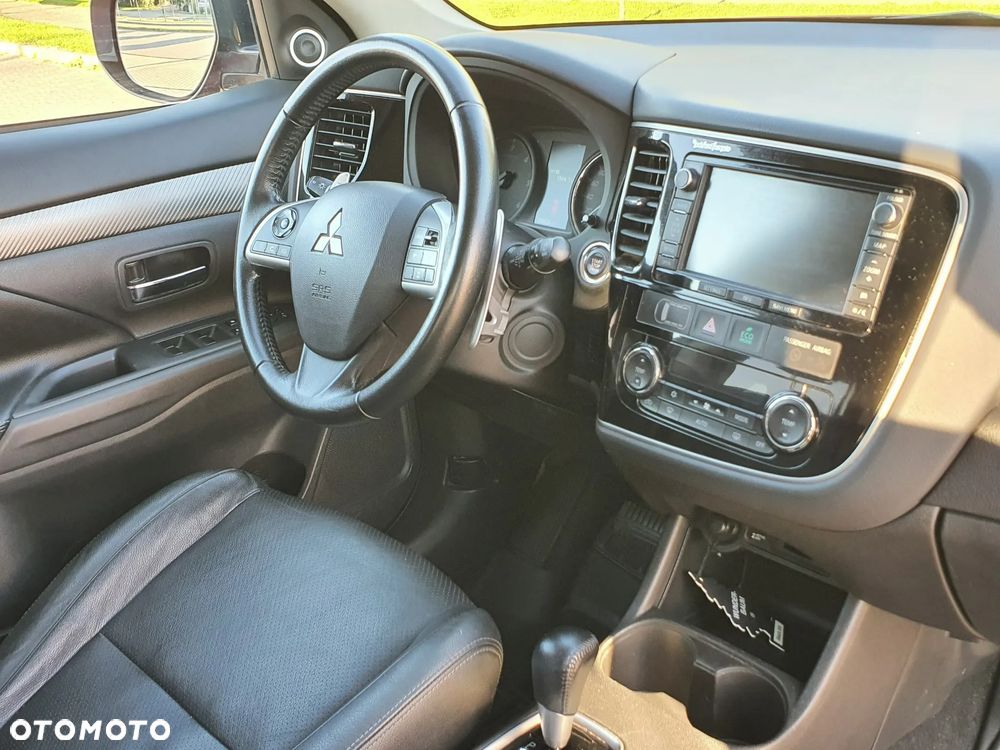 Mitsubishi Outlander 2.2 DID Instyle Navi 4WD - 13