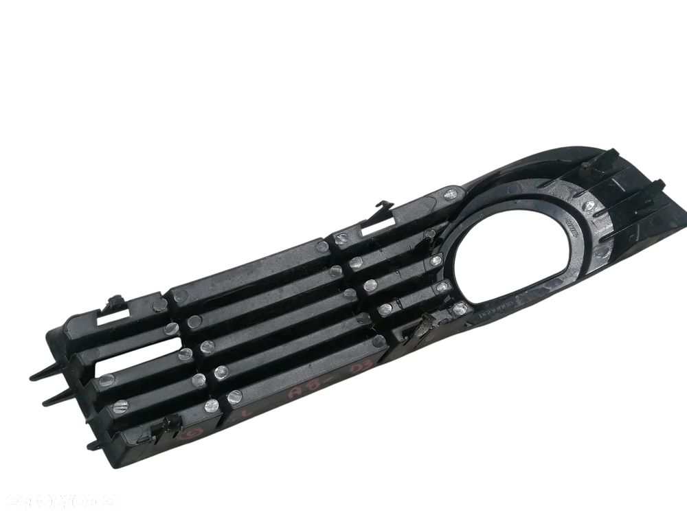 AUDI A8 D3 03r KRATKA ZDERZAKA HALOGENU LEWA 4E0807681AD - 2
