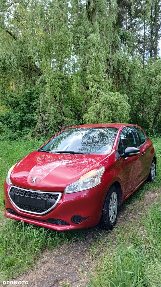Peugeot 208 - 8