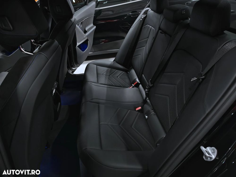 BMW Seria 5 520i AT MHEV - 31