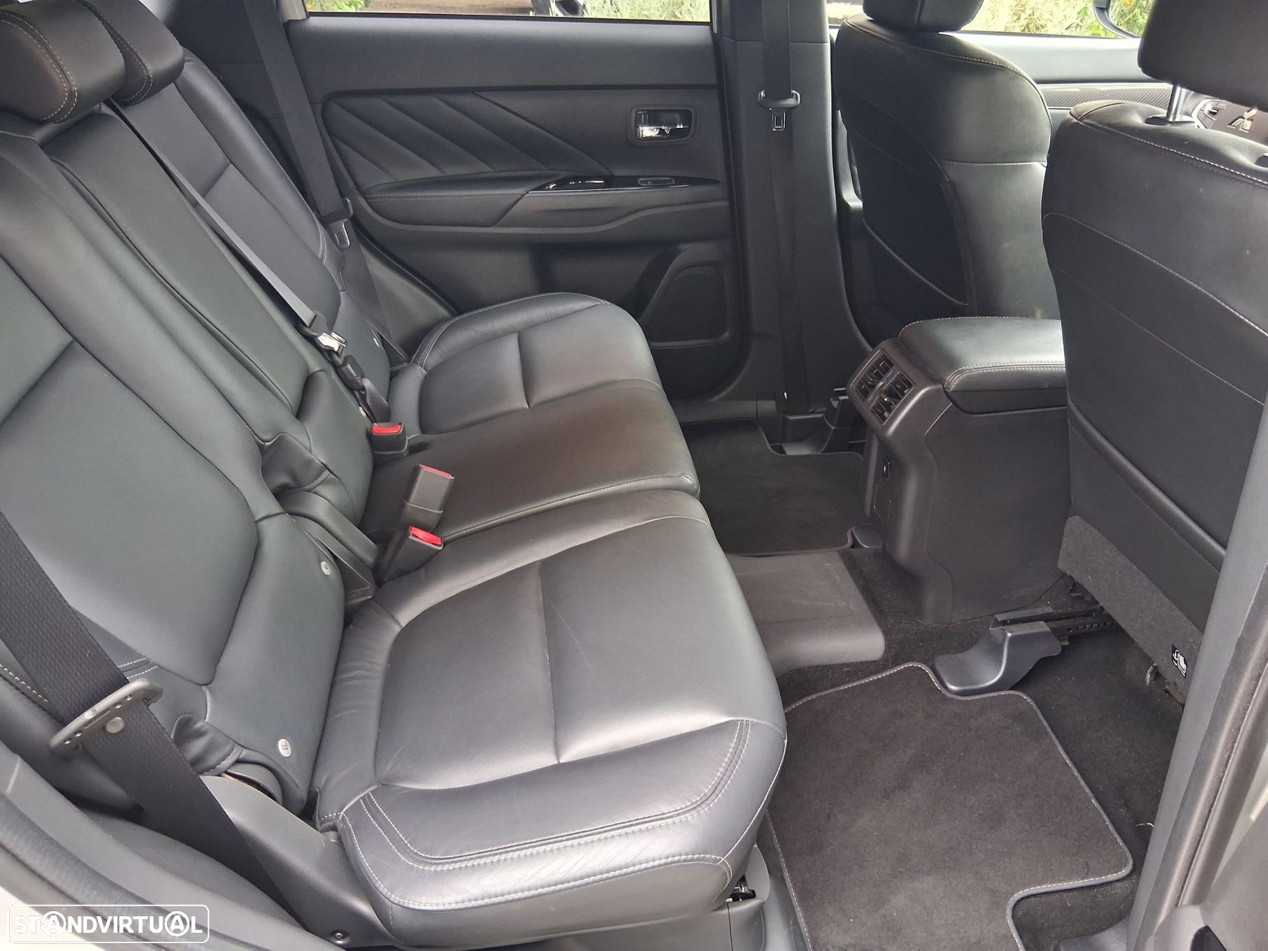 Mitsubishi Outlander 2.4 PHEV Intense - 47
