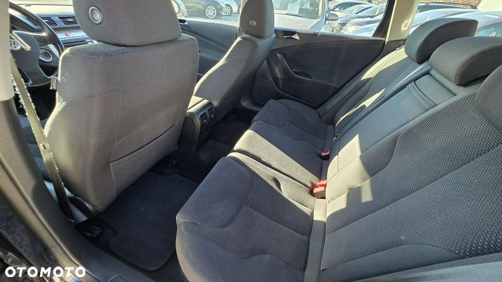 Volkswagen Passat - 21