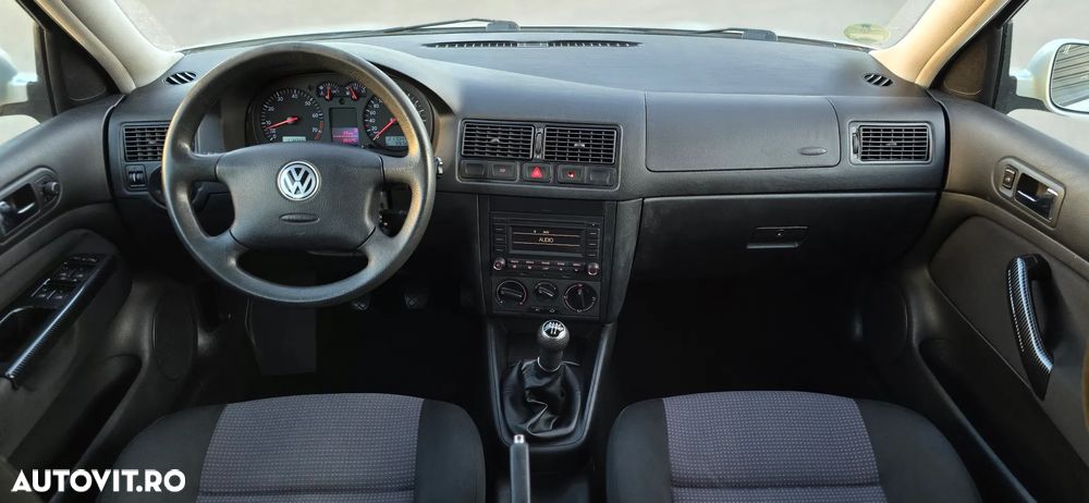 Volkswagen Golf - 6