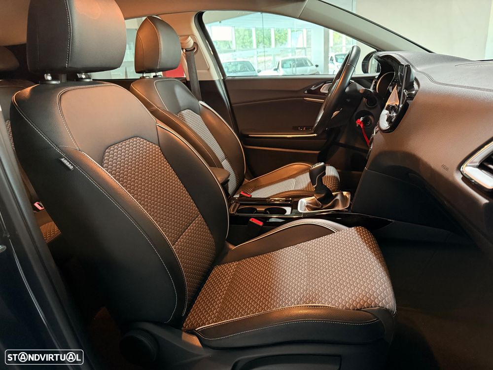 Kia XCeed - 16