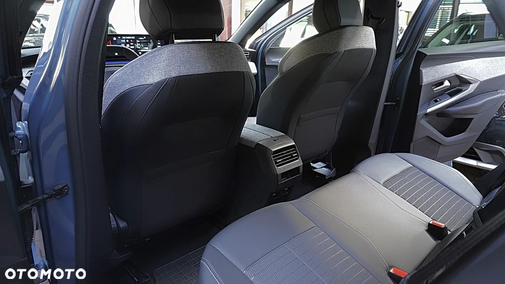 Peugeot 3008 1.2 PureTech mHEV Allure Pack S&S e-DCS6 - 17