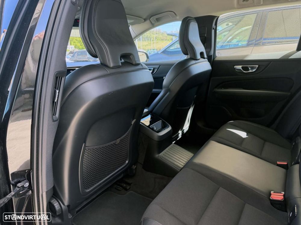 Volvo V60 2.0 T8 AWD TE Momentum Plus - 15