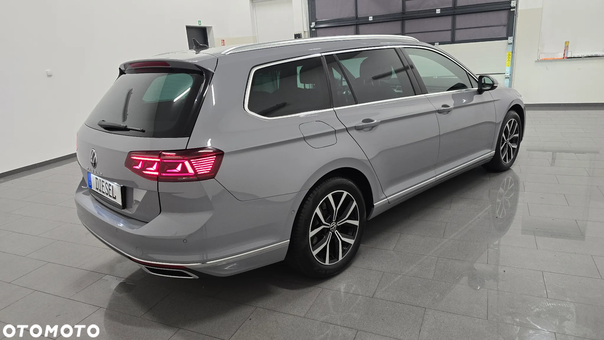 Volkswagen Passat 2.0 TDI SCR R-Line DSG - 3