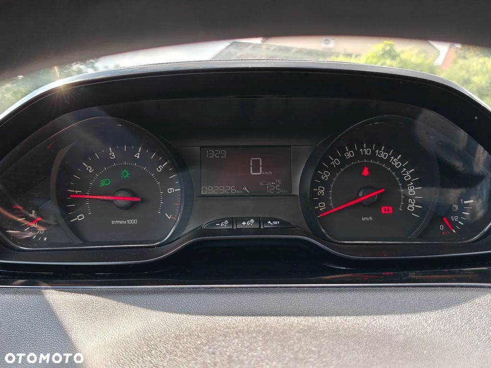Peugeot 208 82 VTI Allure - 21