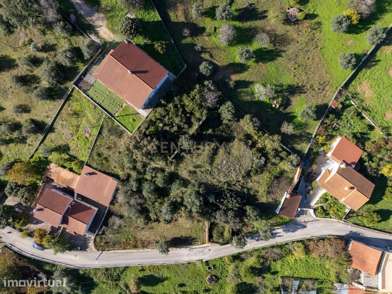 Terreno Urbano com Ruínas e Árvores de Fruto - 2.280m² - Longra, Tomar - Grande imagem: 3/16