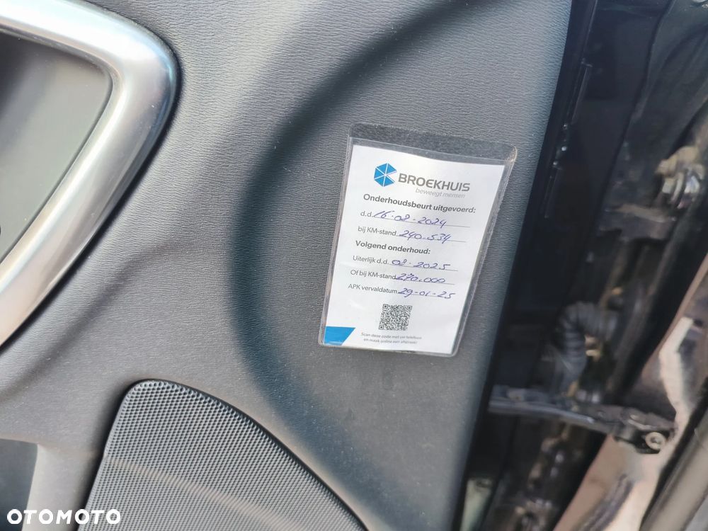 Volvo V60 D6 AWD Plug-in Hybrid R-Design Momentum - 19