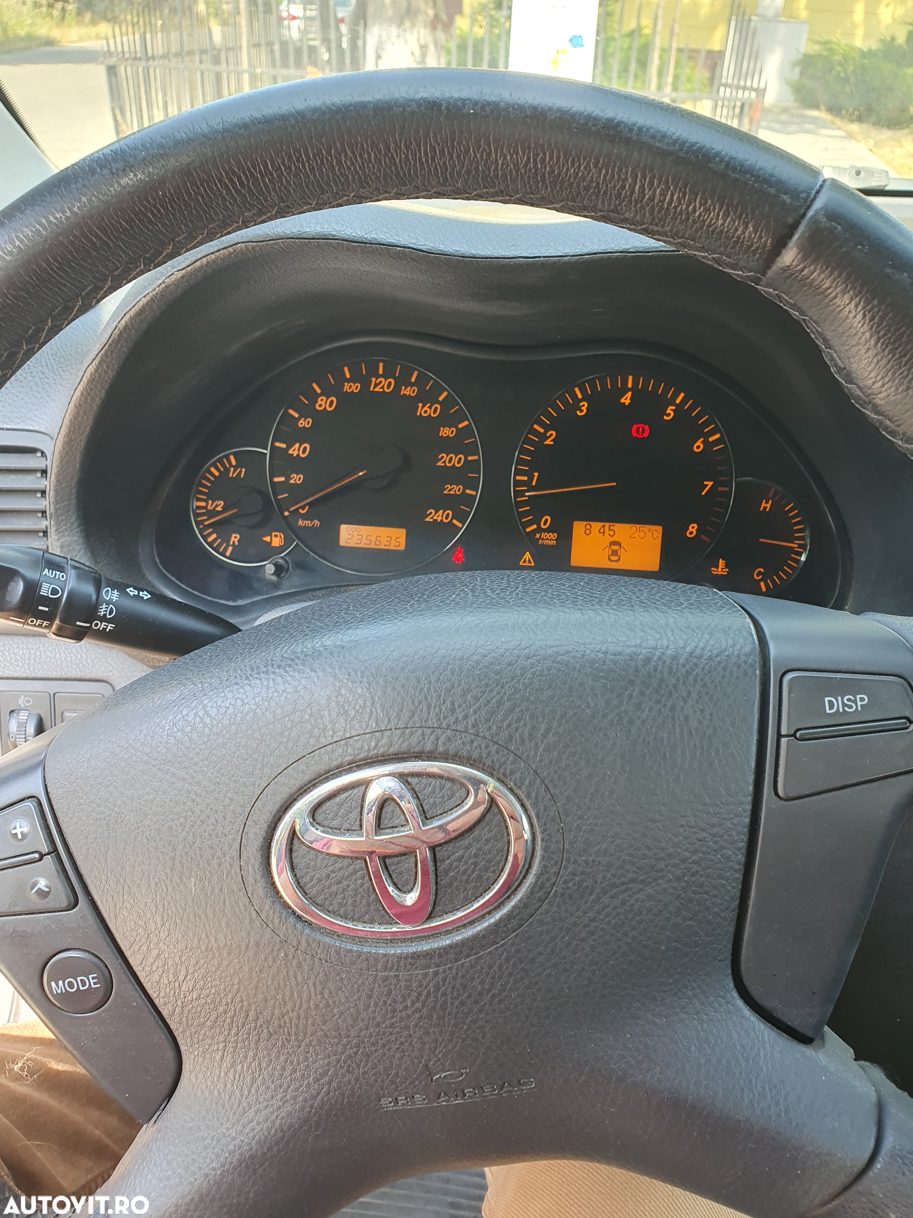 Toyota Avensis 1.6 Executiv - 3