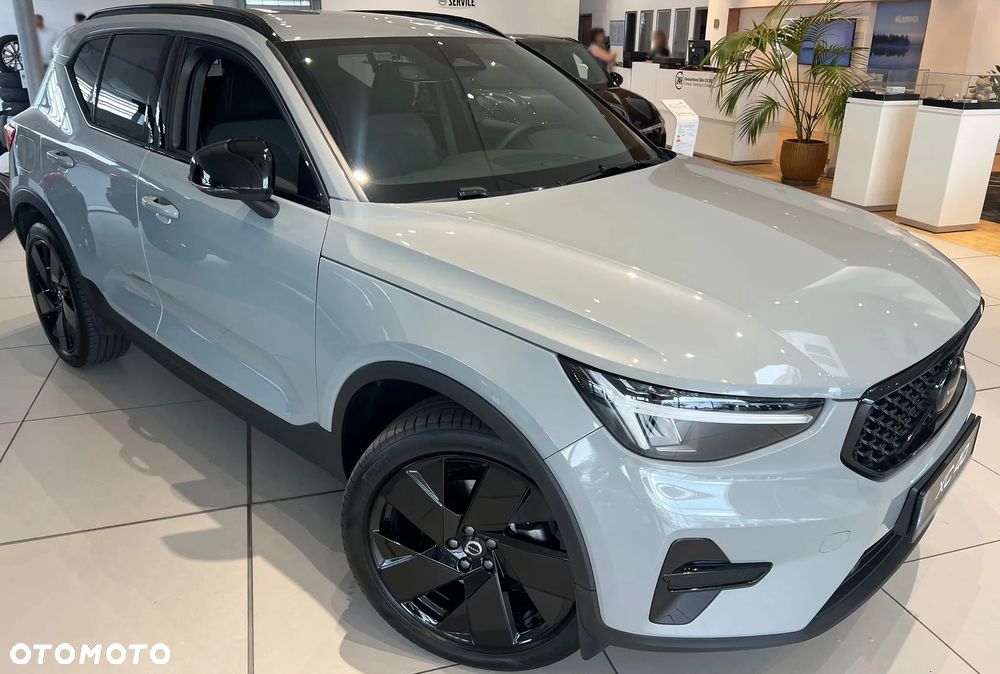 Volvo XC 40 B4 AWD Plus Dark - 9