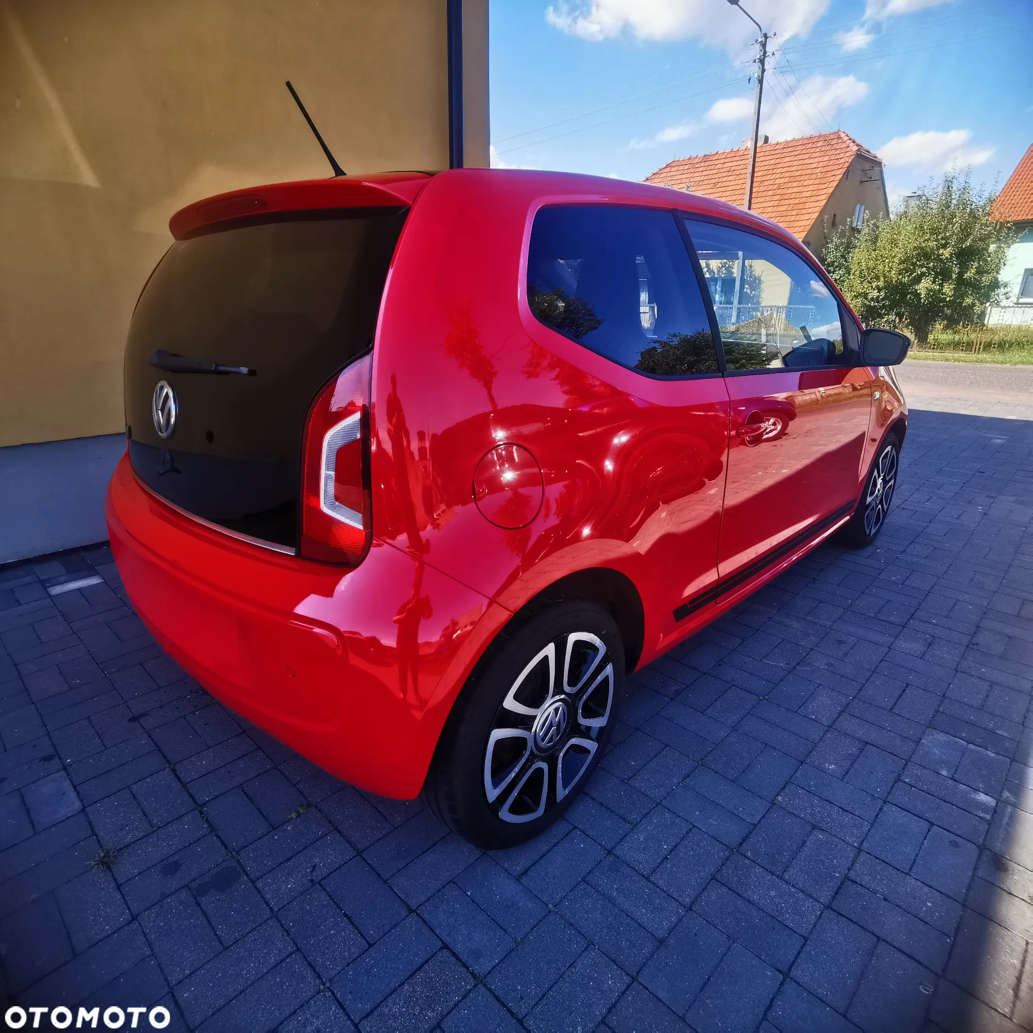 Volkswagen up! ASG colour fortana red - 5