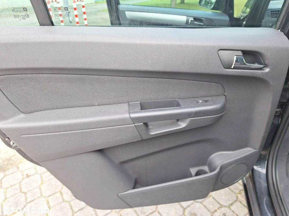 Opel Zafira - 19