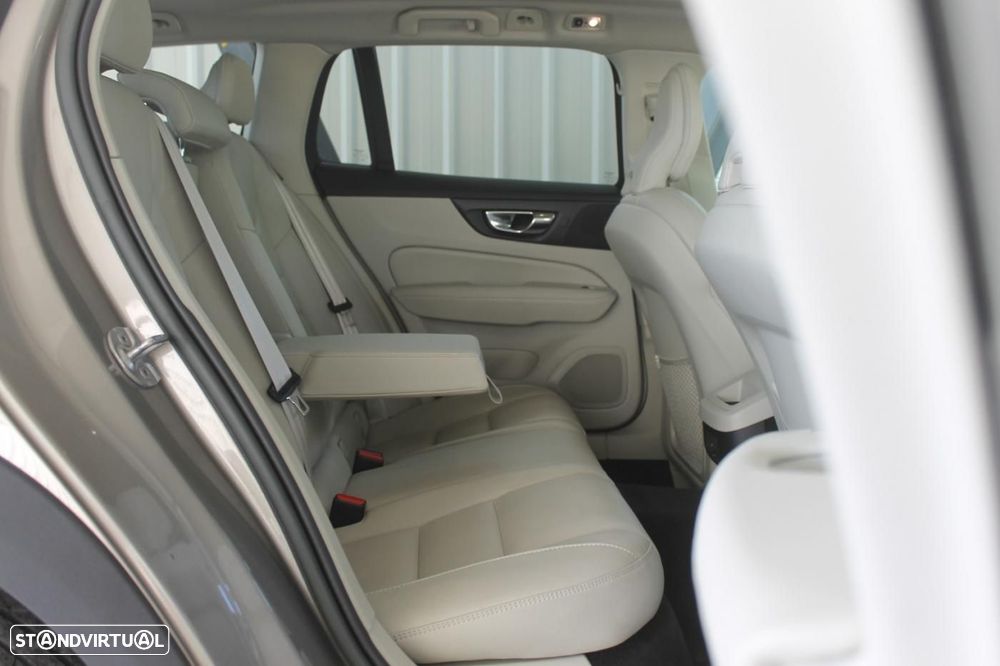 Volvo V60 Cross Country 2.0 B4 Geartronic - 14
