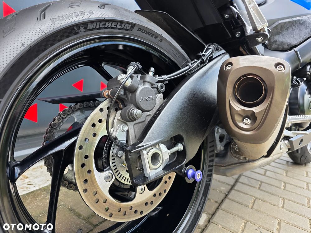 Suzuki GSX - 22