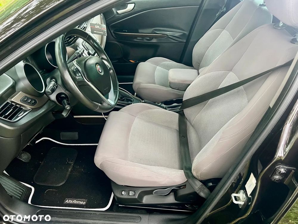 Alfa Romeo Giulietta 2.0 JTDM Distinctive - 10