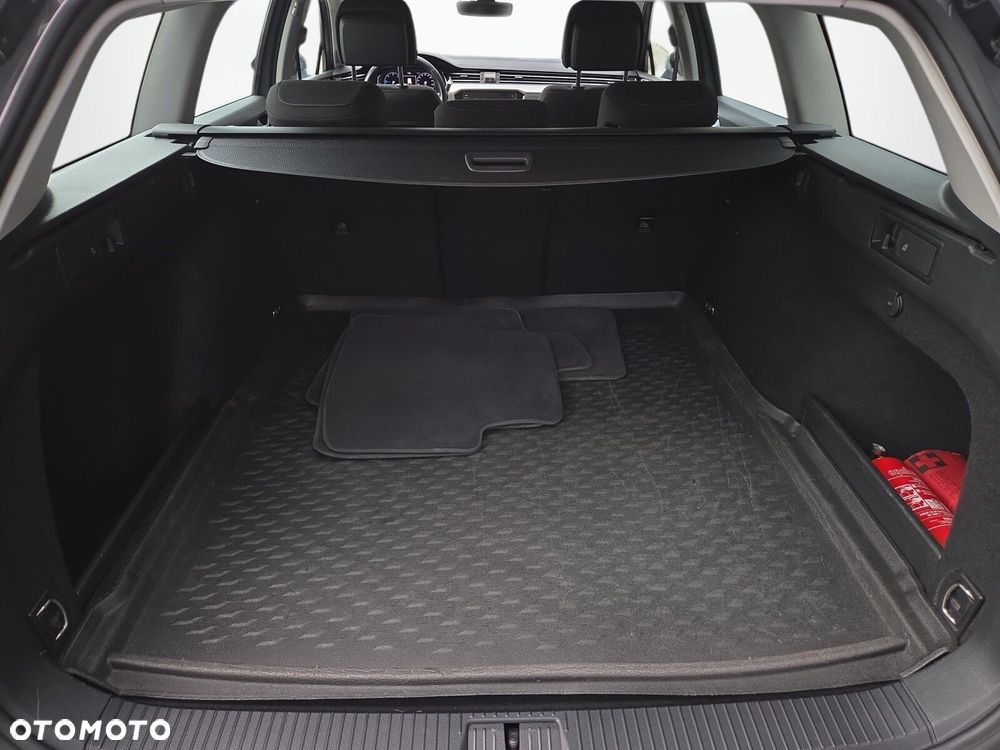 Volkswagen Passat Variant 2.0 TDI SCR Business DSG - 26