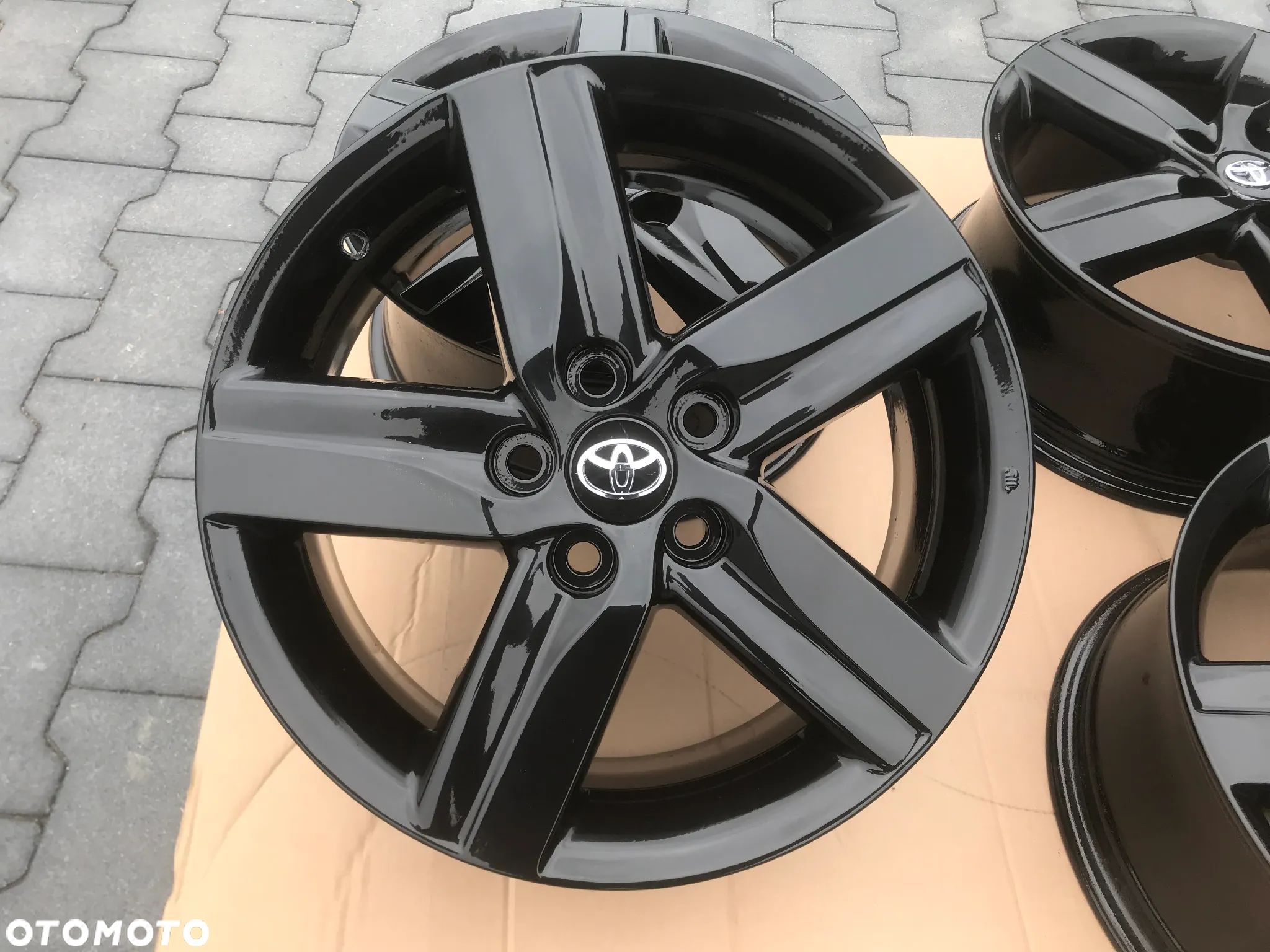 Felgi Toyota Auris Avensis Corolla Verso 7x17 5x114,3 ET50 - 1