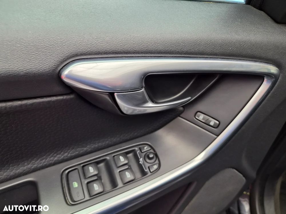 Volvo XC 60 D4 AWD Momentum - 20
