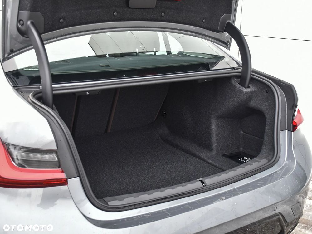 BMW Seria 3 330i M Sport - 15