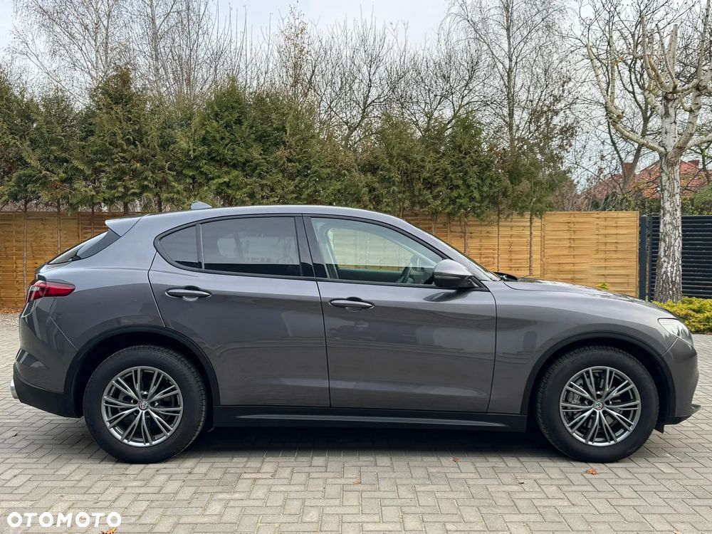 Alfa Romeo Stelvio 2.2 16V AT8 Business - 4