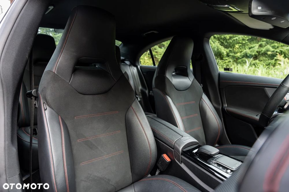 Mercedes-Benz CLA 180 AMG Line 7G-DCT - 22