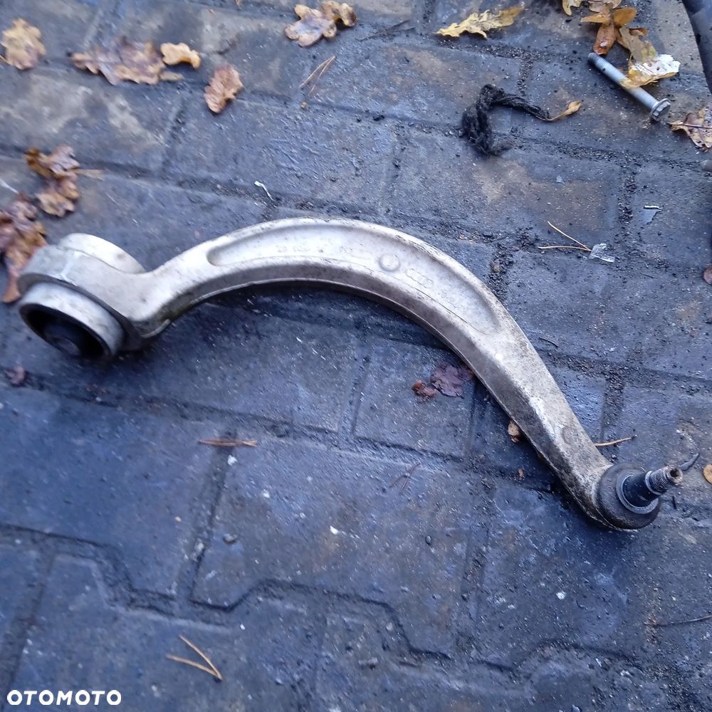 Wahacz lewy A4 B9 8W0407695B - 1