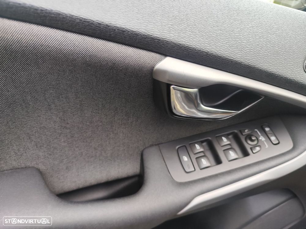 Volvo V40 Cross Country 1.6 D2 Momentum - 21