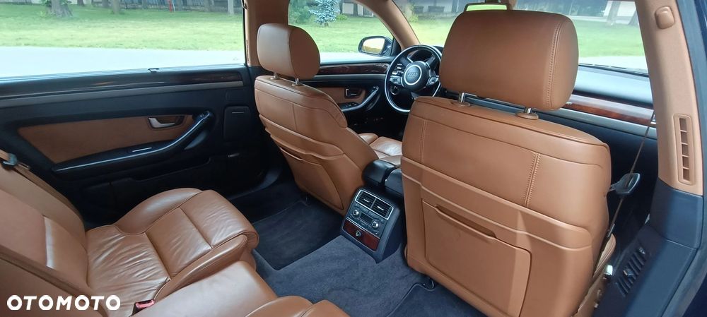 Audi A8 4.2 L Quattro - 17