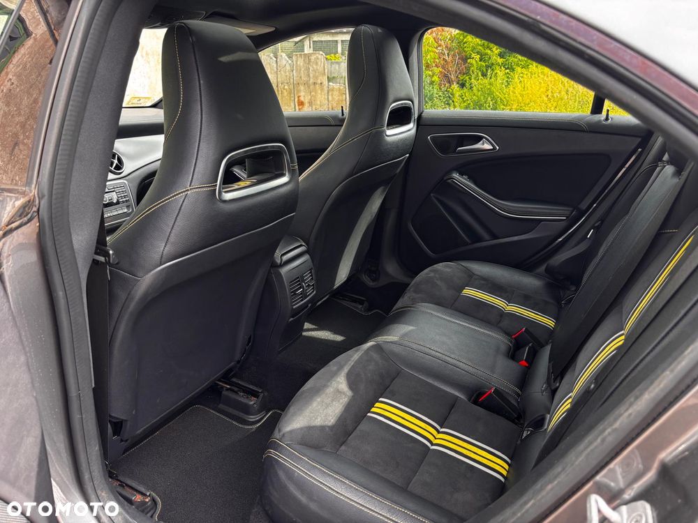 Mercedes-Benz CLA 250 7G-DCT AMG Line - 19