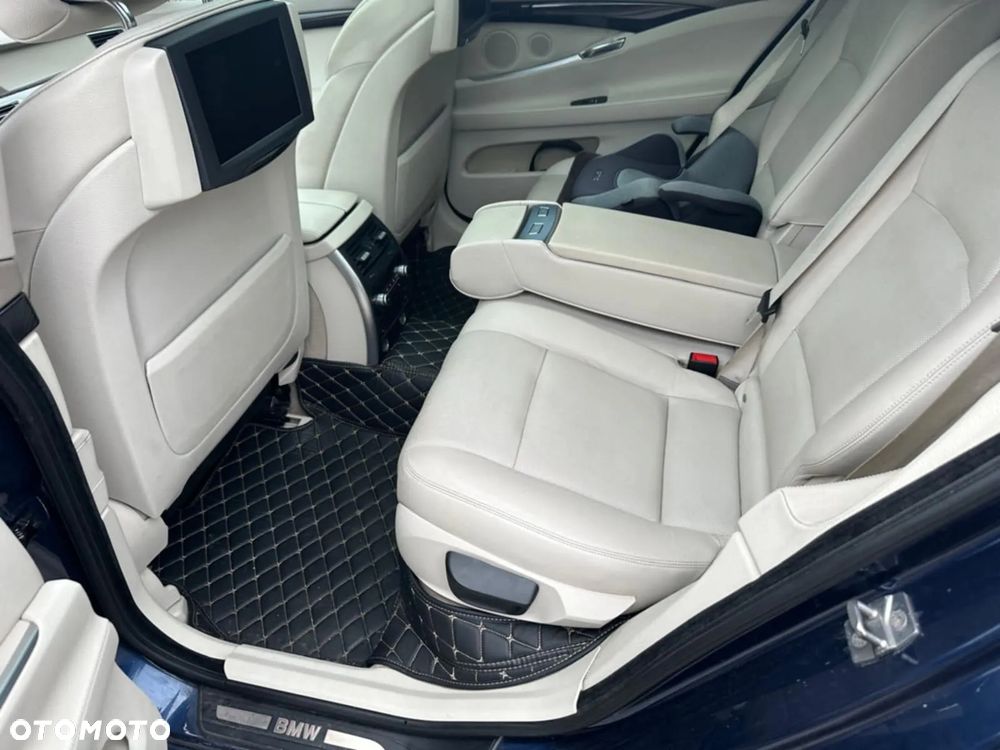 BMW Seria 5 550i - 13