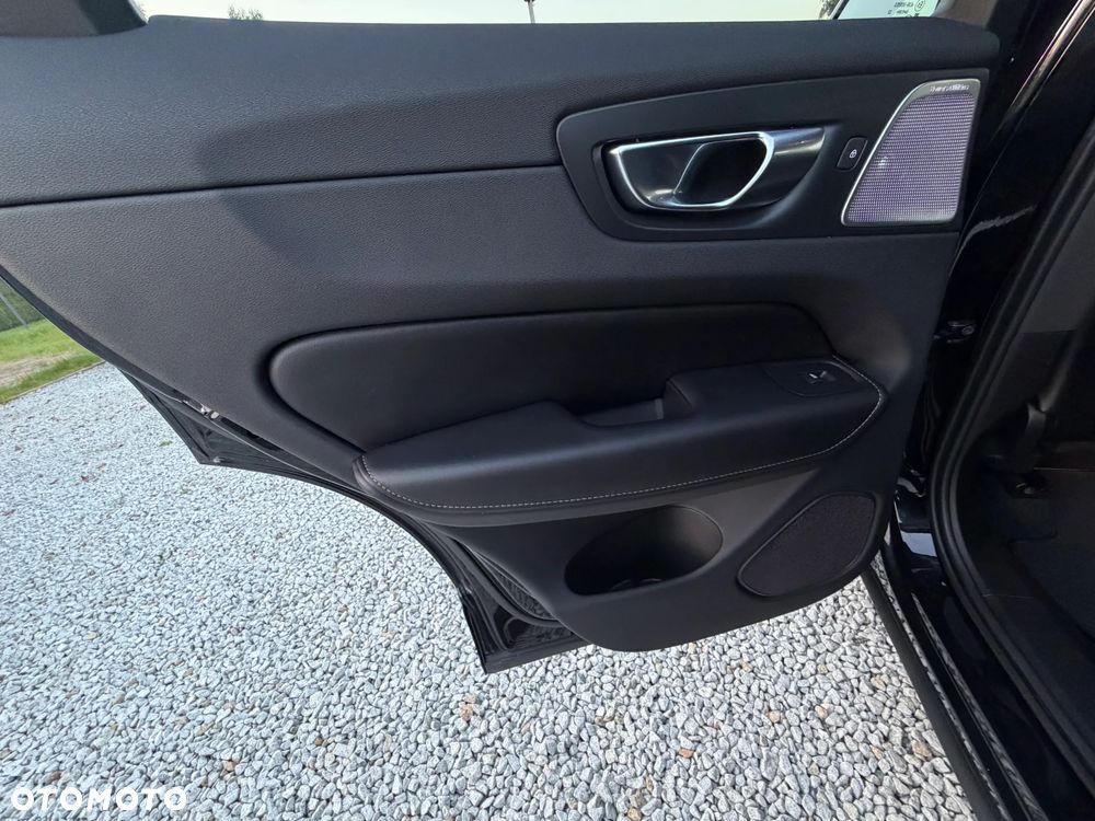 Volvo XC 60 B4 D AWD Ultimate Dark - 29