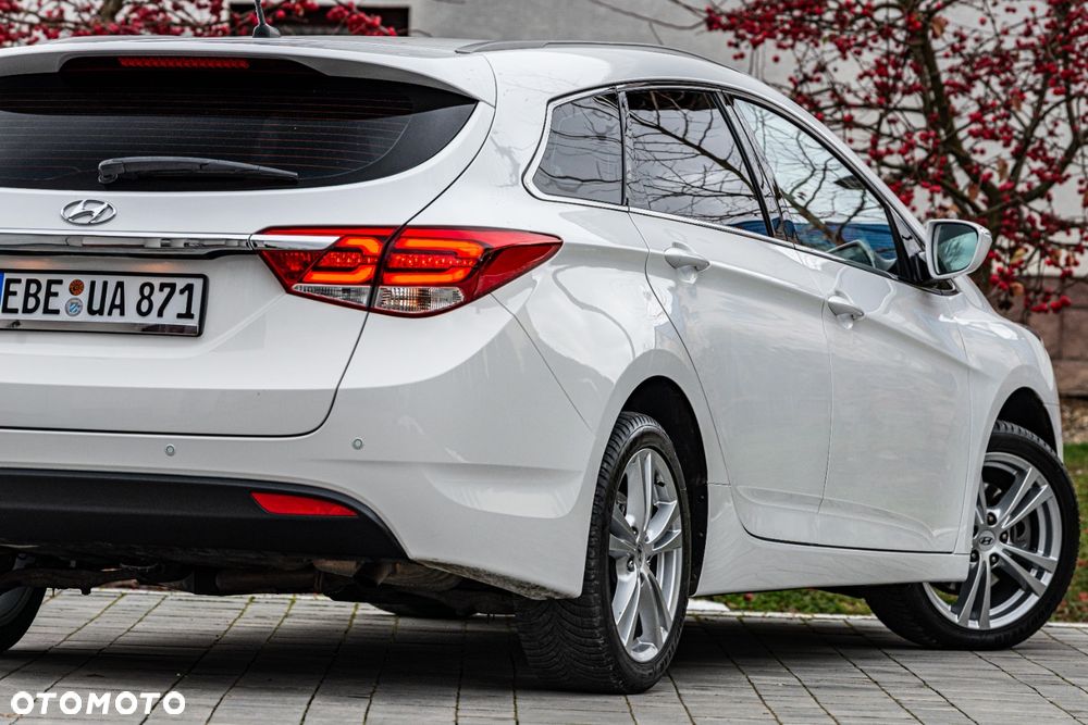 Hyundai i40 Kombi blue 1.6 Trend - 16