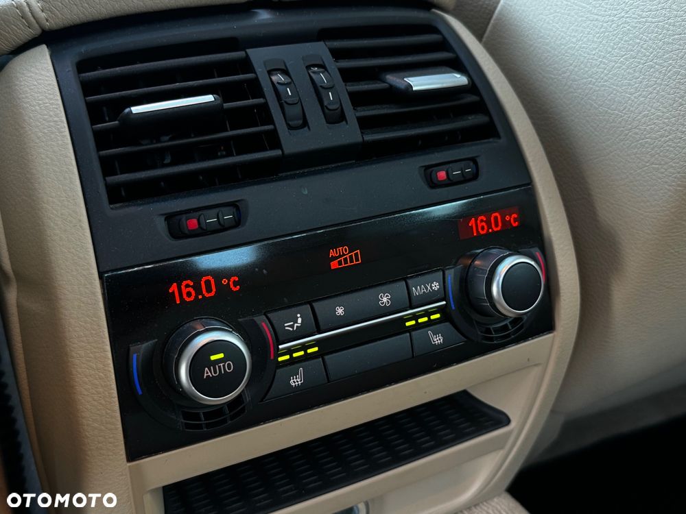 BMW Seria 5 525d Sport-Aut Modern Line - 23