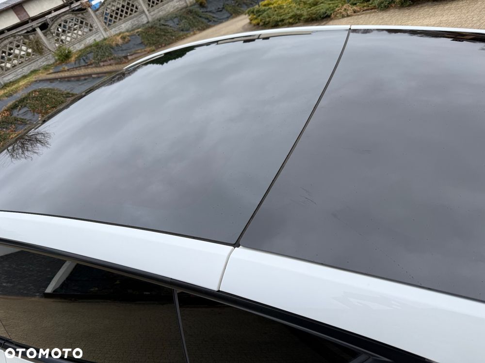 Tesla Model Y Long Range AWD - 22