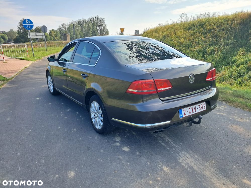 Volkswagen Passat 2.0 TDI Highline - 13